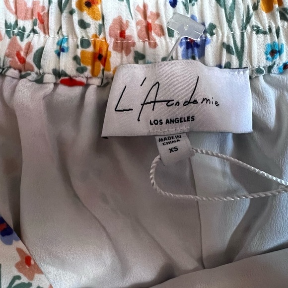 X small floral shorts - Picture 2 of 3